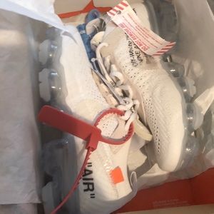 Vapormax off whites